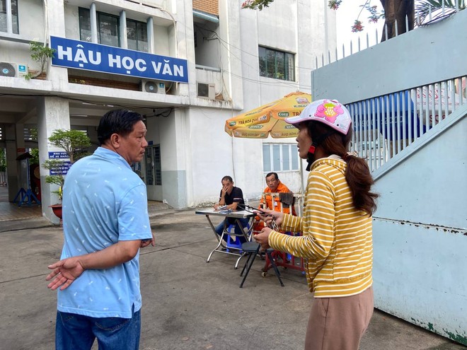 Hơn 1 triệu sĩ tử cả nước chuẩn bị thi các môn tổ hợp: Phụ huynh lo sốt vó vì con quên kính, Atlat - Ảnh 3.