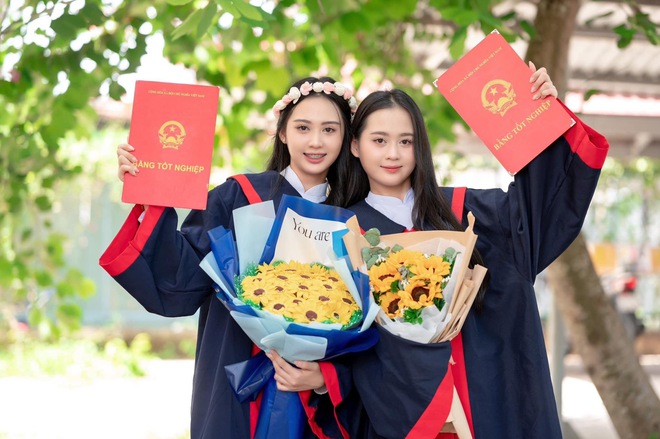 Nhan sắc trong trẻo của bạn gái Hoài Lâm trong lễ tốt nghiệp - Ảnh 4.