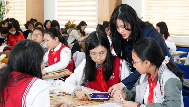 Một trường THCS ở Hà Nội mới thành lập 5 năm đã có năm tỷ lệ chọi 1/30: Học sinh được học 2 ngoại ngữ, không có bài tập về nhà - Ảnh 2.
