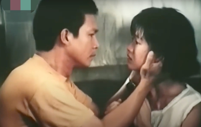 Phim Việt 18+ ít người biết: Nữ chính là tượng đài nhan sắc, cảnh giường chiếu ngày trước đã bạo đến mức này - Ảnh 4.