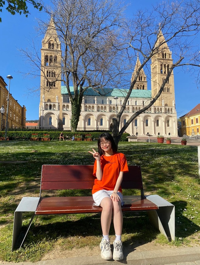 Nữ sinh kể chuyện du học Hungary, sáng Chủ nhật ra đường mà bất ngờ vì cảnh tượng không có ở Việt Nam - Ảnh 3.