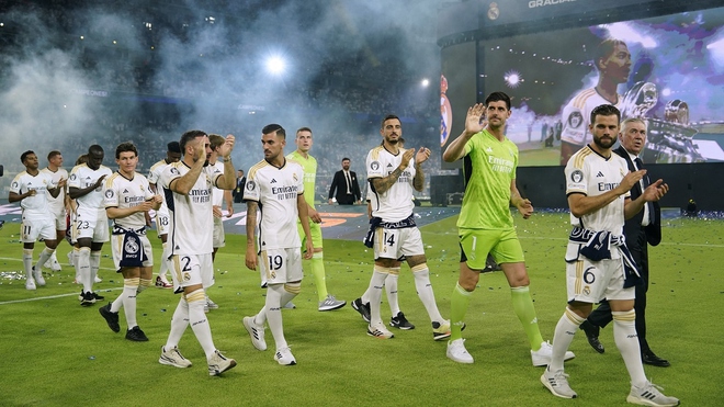 Real Madrid diễu hành mừng chức vô địch Cúp C1 châu Âu, Kroos xúc động chia tay - Ảnh 9.