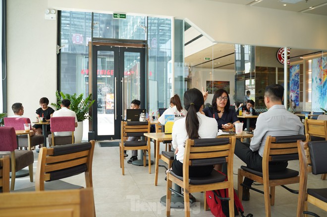 H&agrave; Nội nắng r&aacute;t mặt, mặt đường l&ecirc;n đến hơn 50 độ C - Ảnh 15.