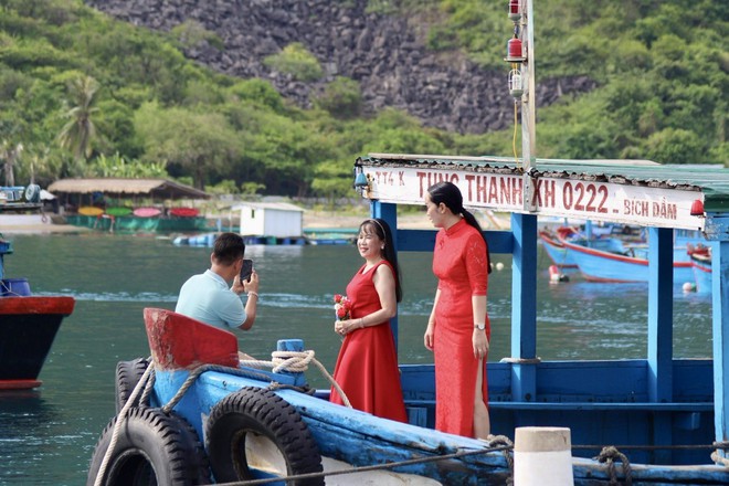 ‘Mắt biển’ ở vịnh Nha Trang có gì đặc biệt mà du khách thích mê? - Ảnh 11.
