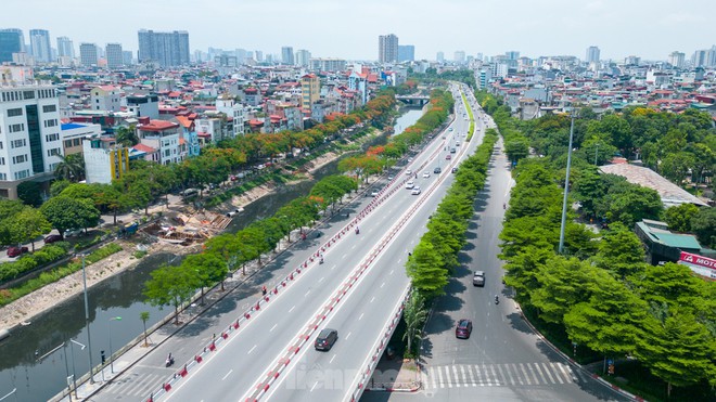 H&agrave; Nội nắng r&aacute;t mặt, mặt đường l&ecirc;n đến hơn 50 độ C - Ảnh 12.