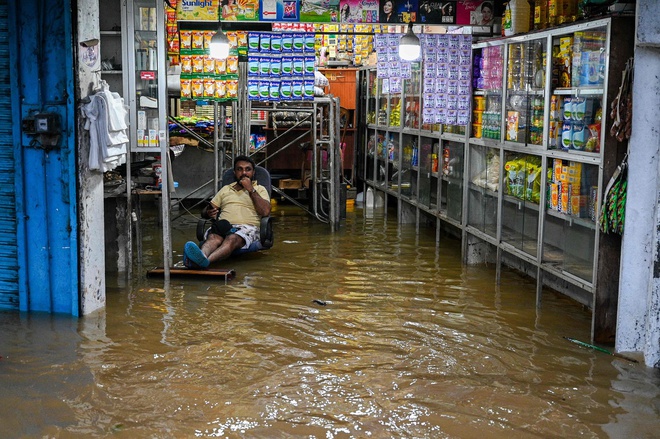 Thế giới chao đảo bởi thiên tai: Nắng nóng giết chết gần 100 người Ấn Độ trong 24h, ngập lụt khiến Sri Lanka khốn cùng - Ảnh 12.