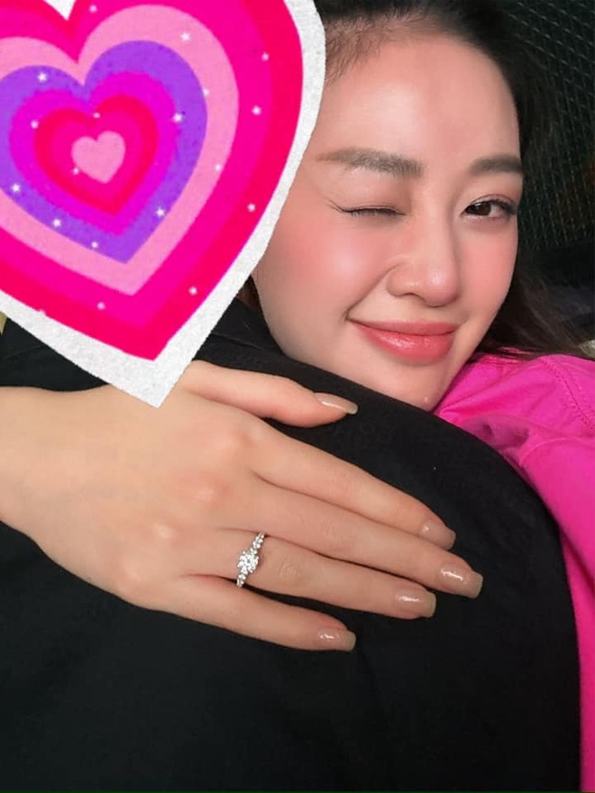 HOT: Hoa hậu Khánh Vân xác nhận được cầu hôn, chồng sắp cưới từng ly hôn và có con riêng?  - Ảnh 2.