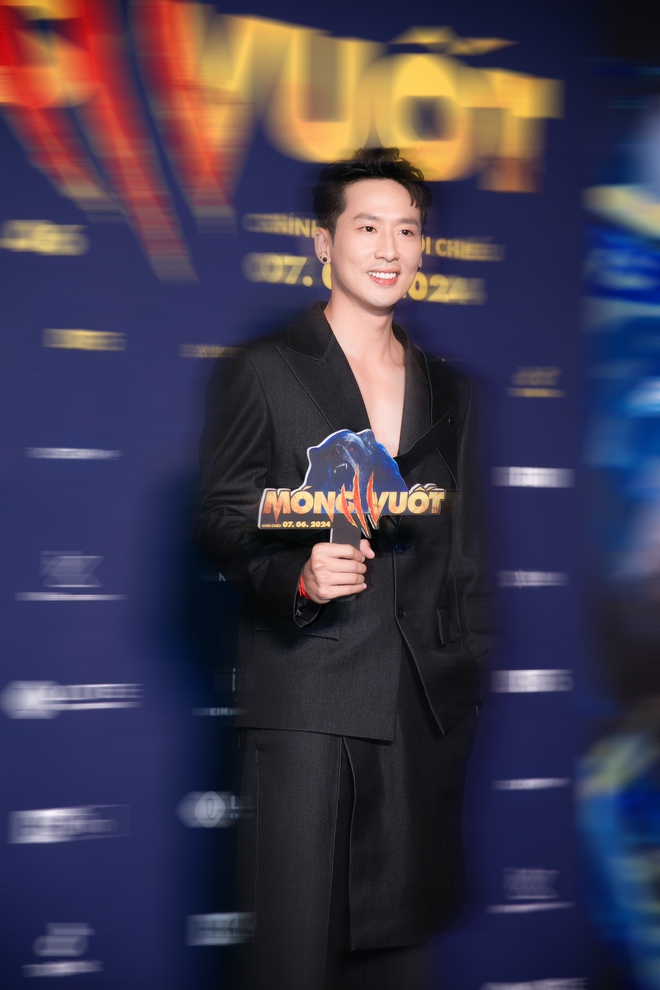 DJ Mie xinh như công chúa, ủng hộ tình cũ Hồng Thanh ra mắt phim Móng Vuốt - Ảnh 2.