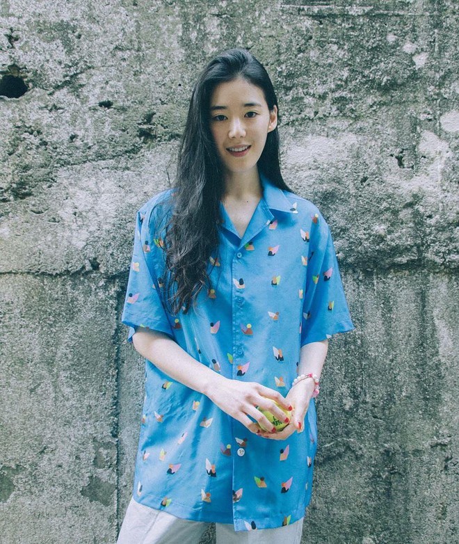 Bekannte weibliche Nebenfigur in koreanischen Filmen: Jugendlich im Alter von 38 Jahren dank ihres farbenfrohen Modestils – Foto 11.