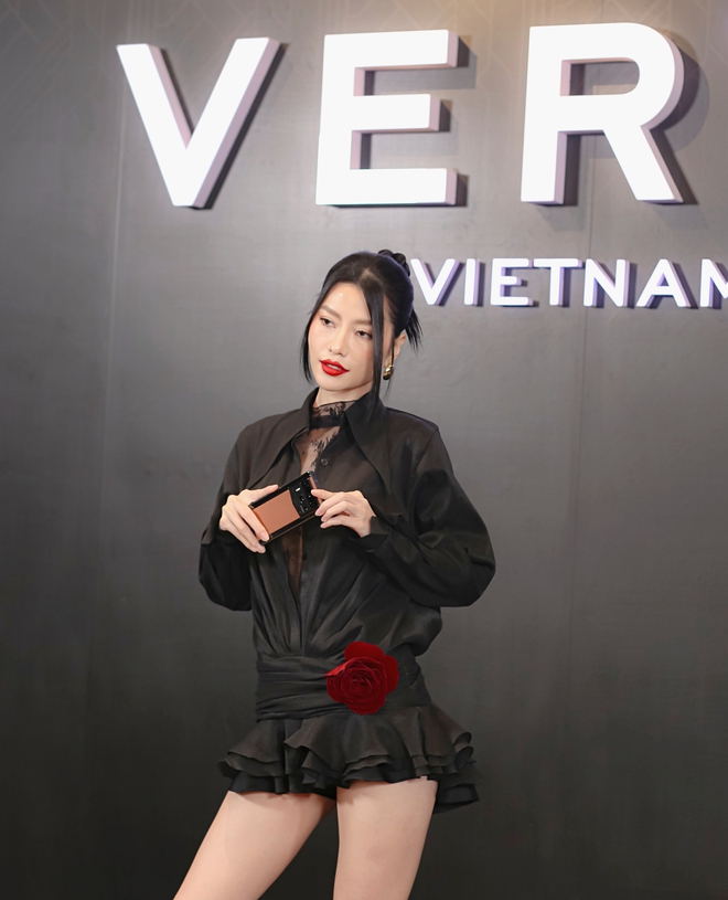 CEO Bảo Hoàng và Hoa hậu Xuân Hạnh làm đại sứ hình ảnh Vertu Việt Nam - Ảnh 8. CEO Bảo Hoàng và Hoa hậu Xuân Hạnh làm đại sứ hình ảnh Vertu Việt Nam - Ảnh 8.