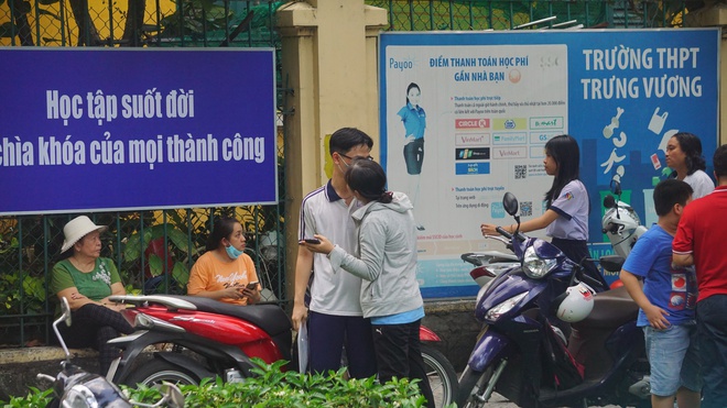 Thi vào lớp 10 TP.HCM buổi 2: Đề tiếng Anh dễ, nhiều thí sinh tự tin được điểm 9-10 - Ảnh 11.
