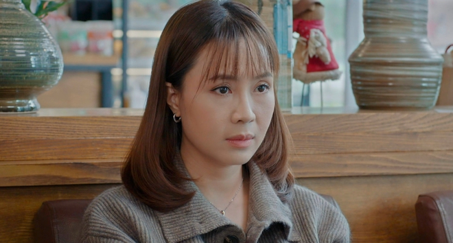 Từ mặt chi chít mụn đến váy áo thảm họa, Hồng Diễm có bị ekip Trạm Cứu Hộ Trái Tim ghét không đấy? - Ảnh 2. Từ mặt chi chít mụn đến váy áo thảm họa, Hồng Diễm có bị ekip Trạm Cứu Hộ Trái Tim ghét không đấy? - Ảnh 2.