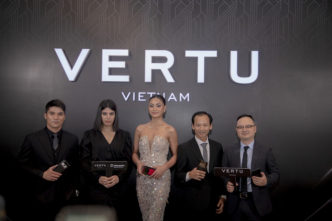 CEO Bảo Hoàng và Hoa hậu Xuân Hạnh làm đại sứ hình ảnh Vertu Việt Nam - Ảnh 1. CEO Bảo Hoàng và Hoa hậu Xuân Hạnh làm đại sứ hình ảnh Vertu Việt Nam - Ảnh 1.