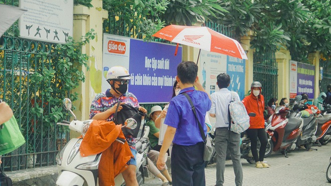 Thi vào lớp 10 TP.HCM buổi 2: Đề tiếng Anh dễ, nhiều thí sinh tự tin được điểm 9-10 - Ảnh 13.
