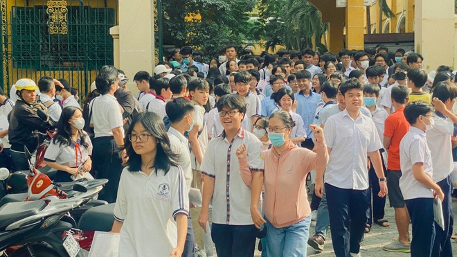 Thi vào lớp 10 TP.HCM buổi 2: Đề tiếng Anh dễ, nhiều thí sinh tự tin được điểm 9-10 - Ảnh 5.
