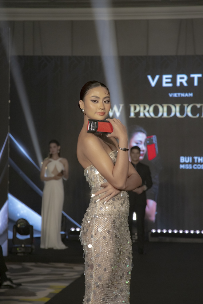 CEO Bảo Hoàng và Hoa hậu Xuân Hạnh làm đại sứ hình ảnh Vertu Việt Nam - Ảnh 10. CEO Bảo Hoàng và Hoa hậu Xuân Hạnh làm đại sứ hình ảnh Vertu Việt Nam - Ảnh 10.
