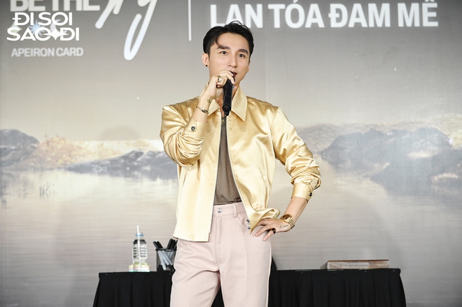 Trước giờ G showcase của Sơn Tùng: Xuất hiện fan nữ mang bầu mặc váy cưới, nhiều fan khác bị từ chối cho vào vì lý do gì?  - Ảnh 12.