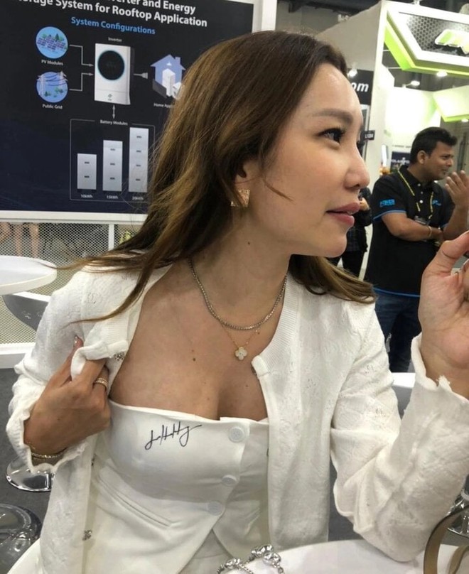 CEO Nvidia bị chỉ tr&iacute;ch khi k&yacute; v&agrave;o ngực &aacute;o fan nữ - Ảnh 2.