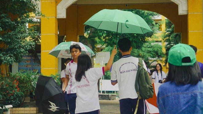 Thi vào lớp 10 TP.HCM buổi 2: Đề tiếng Anh dễ, nhiều thí sinh tự tin được điểm 9-10 - Ảnh 12.