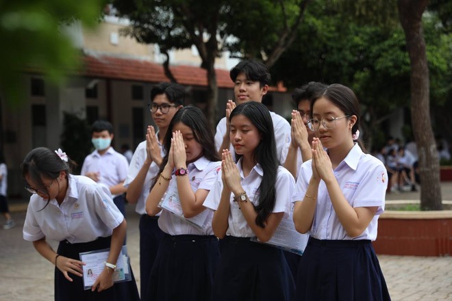 Thi vào lớp 10 TP.HCM buổi 2: Đề tiếng Anh dễ, nhiều thí sinh tự tin được điểm 9-10 - Ảnh 24.