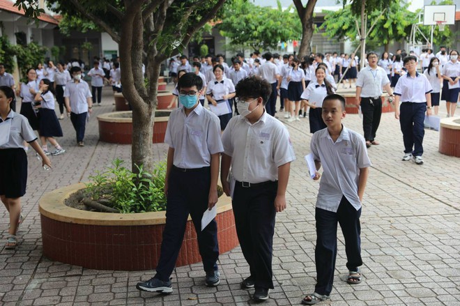 Thi vào lớp 10 TP.HCM buổi 2: Đề tiếng Anh dễ, nhiều thí sinh tự tin được điểm 9-10 - Ảnh 23.