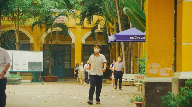 Thi vào lớp 10 TP.HCM buổi 2: Đề tiếng Anh dễ, nhiều thí sinh tự tin được điểm 9-10 - Ảnh 2.