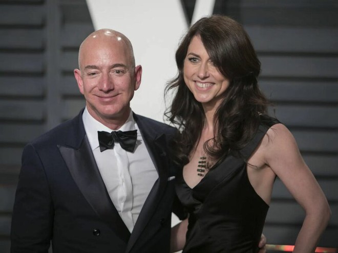 Vị thế vững chắc của vợ cũ tỷ phú Jeff Bezos: Từ thiện hàng tỷ USD vẫn là cổ đông lớn thứ hai của Amazon - Ảnh 1.
