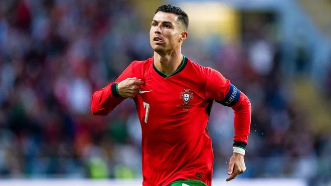 Trực tiếp Bồ Đ&agrave;o Nha - Slovenia: Chờ Ronaldo tỏa s&aacute;ng, nối d&agrave;i kỷ lục tại Euro - Ảnh 1.