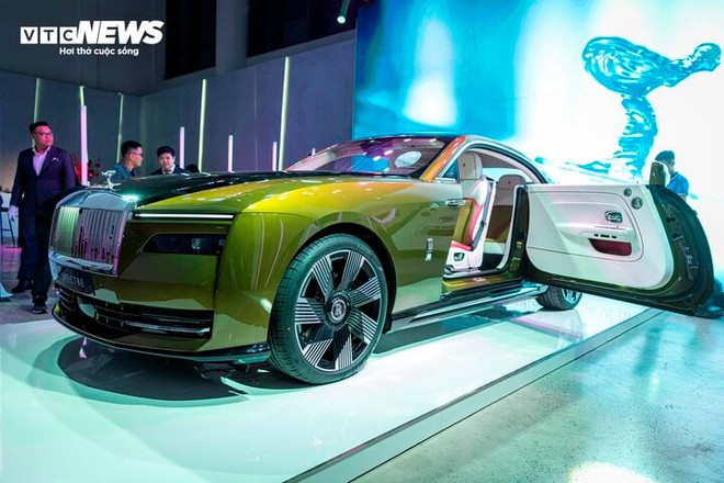 Lộ diện đại gia Việt đầu tiên nhận xe siêu sang thuần điện Rolls-Royce Spectre - Ảnh 8.