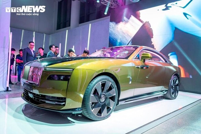Lộ diện đại gia Việt đầu tiên nhận xe siêu sang thuần điện Rolls-Royce Spectre - Ảnh 5.