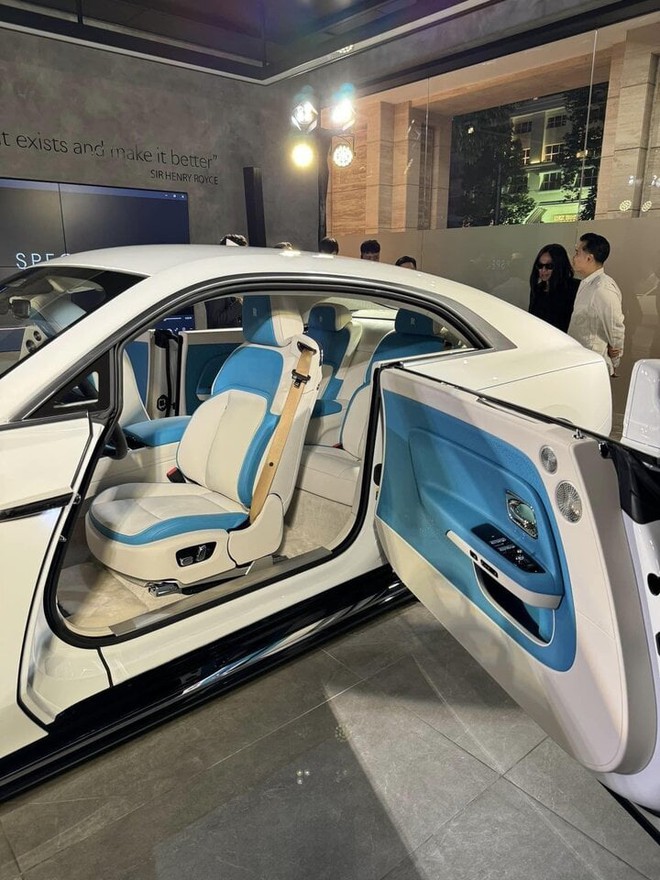 Lộ diện đại gia Việt đầu tiên nhận xe siêu sang thuần điện Rolls-Royce Spectre - Ảnh 2.