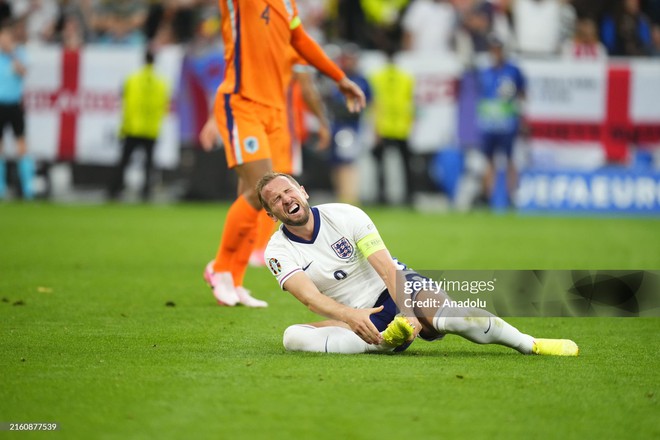 Bán kết Euro 2024: Huyền thoại tuyển Anh gọi quả penalty của Harry Kane là nỗi ô nhục, tranh cãi cực gắt ngay trên sóng truyền hình  - Ảnh 2.