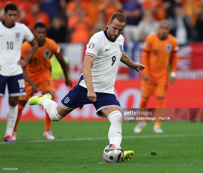 Bán kết Euro 2024: Huyền thoại tuyển Anh gọi quả penalty của Harry Kane là nỗi ô nhục, tranh cãi cực gắt ngay trên sóng truyền hình  - Ảnh 3.