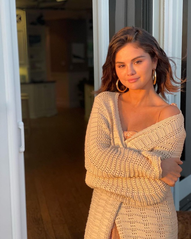 Selena Gomez có cách dưỡng da &quot;ngược đời&quot;, chỉ tập chung vào 2 việc chính - Ảnh 1.