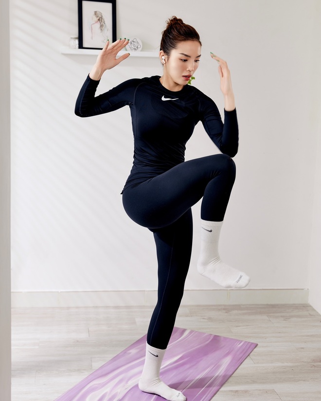 photo-by-nguyen-cao-ky-duyen-on-june-03-2024-may-be-an-image-of-1-person-practicing-yoga-activewear-mat-sportswear-tights-and-text-1720619731450922243874.jpg