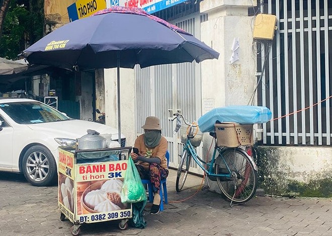 Bánh bao tí hon giá 3.000 đồng ở Hà Nội hút khách vì vừa rẻ vừa lạ - Ảnh 2.