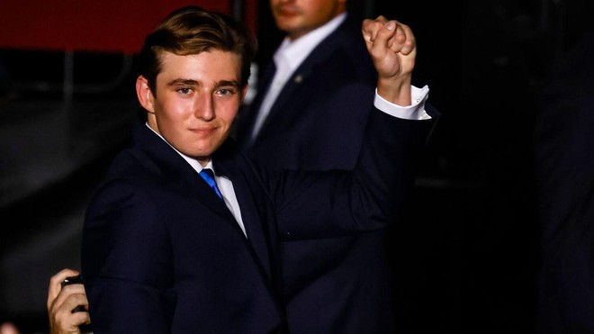 “Hoàng tử Nhà Trắng” Barron Trump gây bão khi cùng cha tham gia tranh cử: Trở thành tâm điểm thay thế cho chị gái Ivanka năm nào - Ảnh 2.