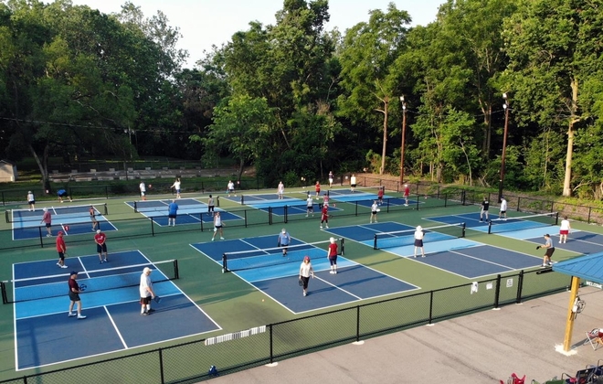 Pickleball quá hot, drama cũng nhiều không kém: HLV nhận dạy chồng chéo, sân bãi bát nháo, học viên mất tiền nhưng mãi không tiến bộ! - Ảnh 3.