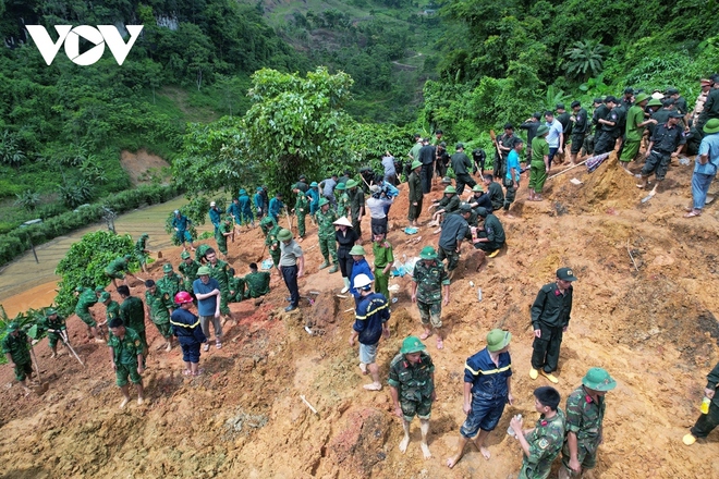 Sạt lở đất ở Hà Giang: 12 nạn nhân tử vong, 4 người đang được cấp cứu tích cực - Ảnh 2.