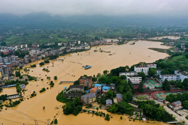 Siêu đô thị của Trung Quốc ngập trong mưa lớn: Thiệt hại gần 300 tỷ đồng, căng như dây đàn khi Đập Tam Hiệp chuẩn bị xả lũ với lượng nước 43.000 m3/s - Ảnh 3.