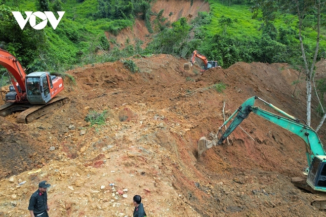 Sạt lở đất ở Hà Giang: 12 nạn nhân tử vong, 4 người đang được cấp cứu tích cực - Ảnh 1.