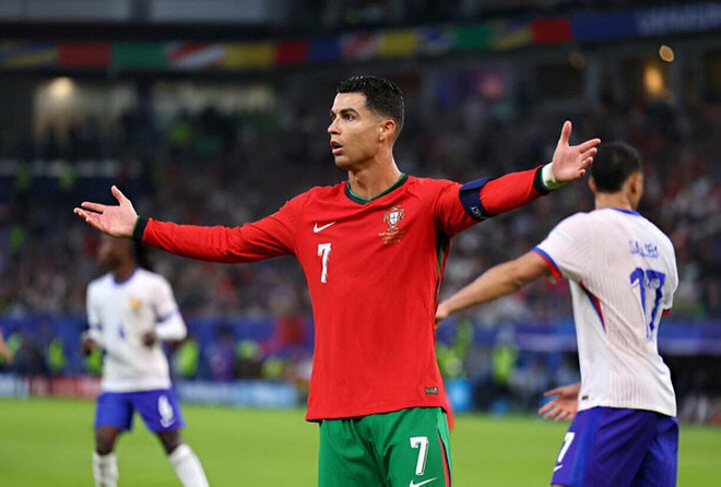 Ronaldo vào đội hình tệ nhất VCK EURO 2024 - Ảnh 1.