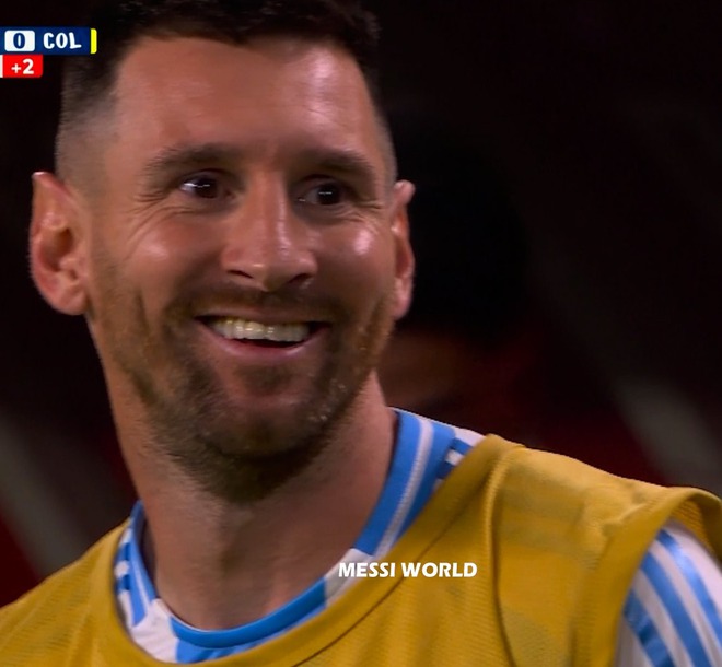 The moment Lionel Messi smiled in victory, Argentina players hugged each other emotionally when winning Copa America 2024 - Photo 1.