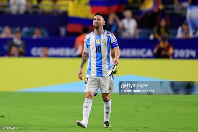 Nóng: Xót xa khoảnh khắc Messi khóc nức nở rời sân vì chấn thương ở chung kết Copa America - Ảnh 10.