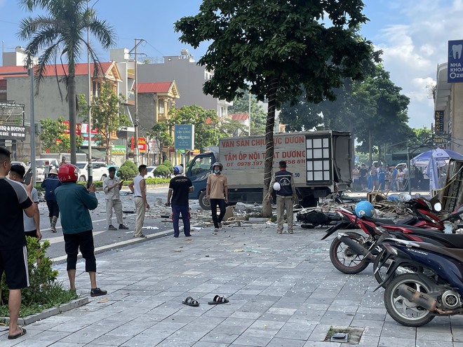 Hiện trường vụ nổ khí gas tại quán ăn sắp khai trương ở Vĩnh Phúc khiến nhiều người bị thương nặng - Ảnh 4.