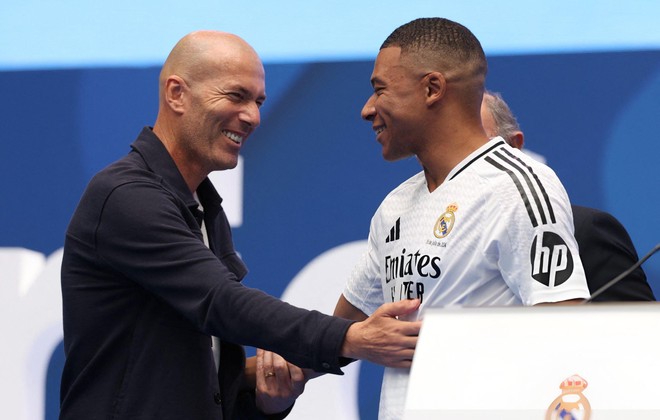 El superdelantero Mbappé hizo su debut en el Real frente a 80.000 aficionados, ¡Ronaldo en el pasado solo podía venir así! - Foto 9.