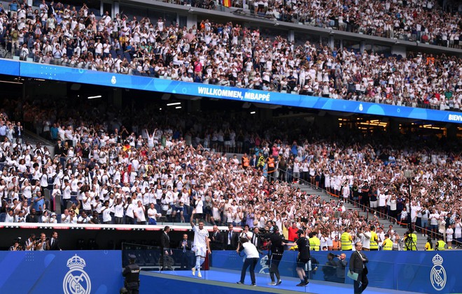 El superdelantero Mbappé hizo su debut en el Real frente a 80.000 aficionados, ¡Ronaldo en el pasado solo podía venir así! - Foto 1.