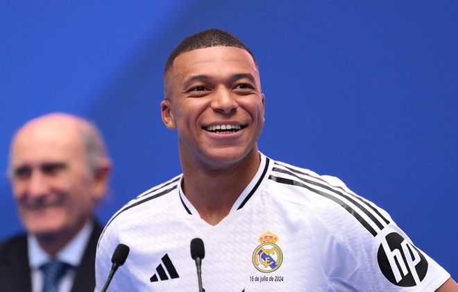 Siêu tiền đạo Mbappe ra mắt Real trước mắt 8 vạn người hâm mộ, Ronaldo ngày xưa cũng chỉ được đến như thế! - Ảnh 7.