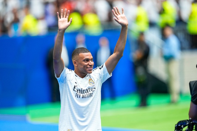 El superdelantero Mbappé hizo su debut en el Real frente a 80.000 aficionados, ¡Ronaldo en el pasado solo podía venir así! - Foto 4.