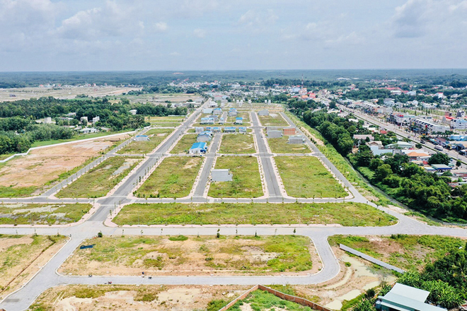 Nhà đầu tư âm thầm gom mua đất nền ven đô, đón Luật Đất đai có hiệu lực - Ảnh 1.